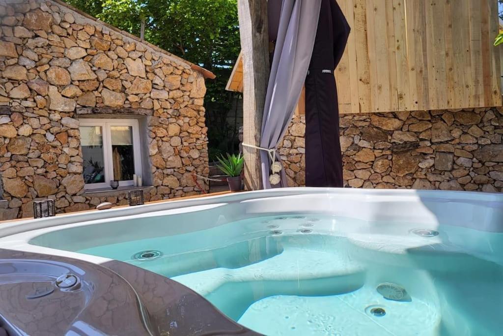 L'Antre Deux Pierres, Romantisme, Jacuzzi Exterieur, Plateau Dinatoire Bouyon Buitenkant foto
